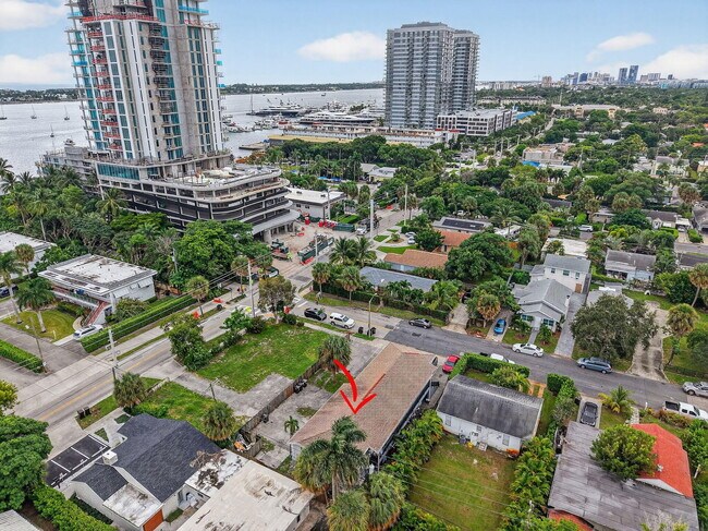 Building Photo - 409 47th St