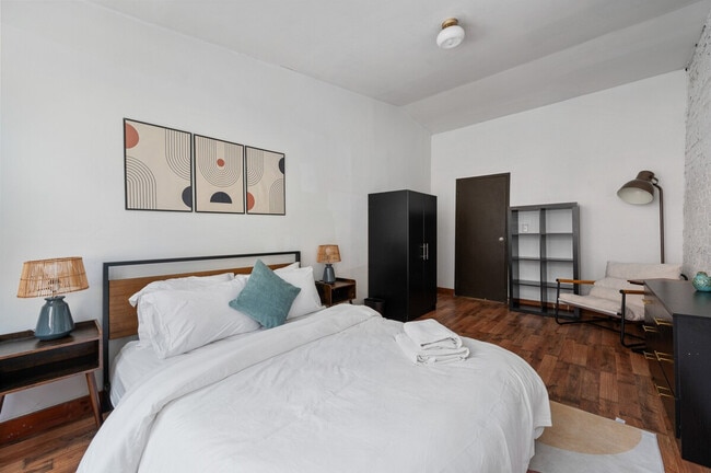 Building Photo - 247 W 29th St