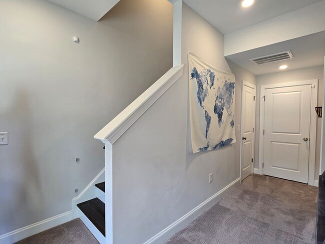 Building Photo - 4 Bedroom 3.5 Bathroom Townhome w/ Upgrade...