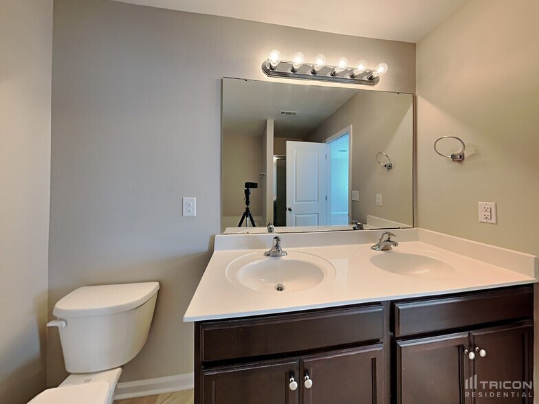 Building Photo - 2640 Cider Ridge Rd