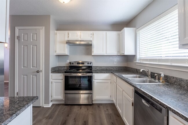 Building Photo - 76 Hickory Oak Dr