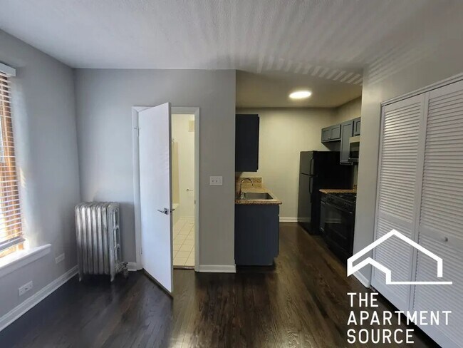 Building Photo - 3524 N Marshfield Ave