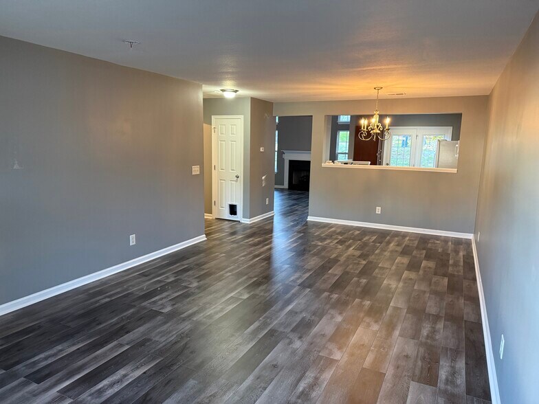 Building Photo - 225 Blue Robin Way