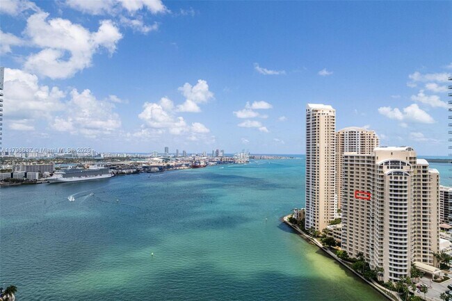 Building Photo - 888 Brickell Key Dr