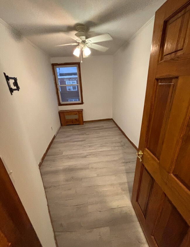 Building Photo - 817 Eaton Rd