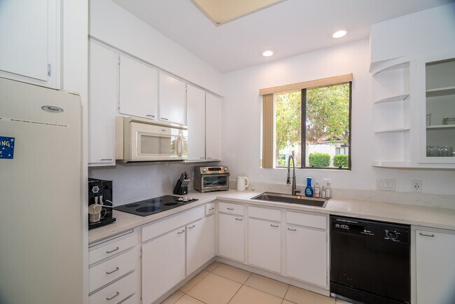 Building Photo - 645 Hospitality Dr