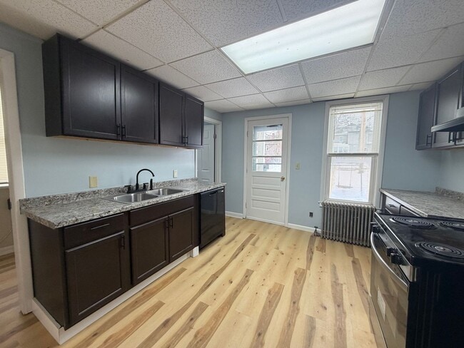 Building Photo - 27-29 Montgomery Ave