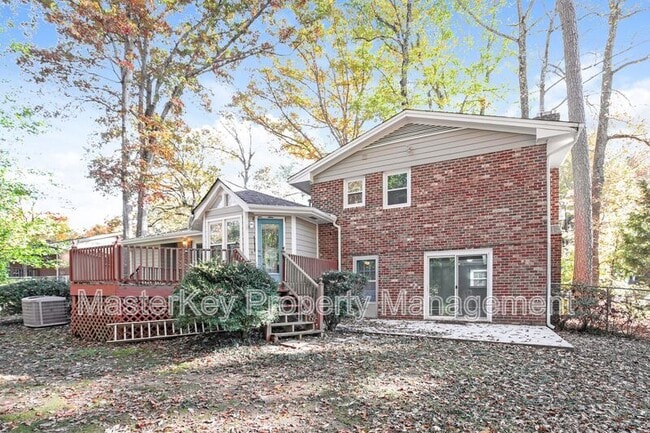 Building Photo - 916 Tanglewood Dr