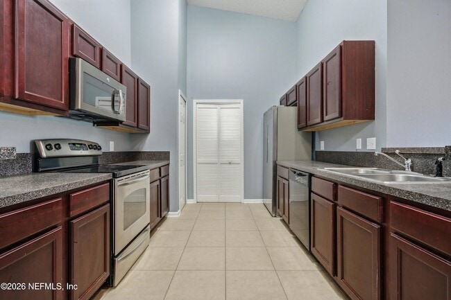Building Photo - 6925 Ortega Woods Dr