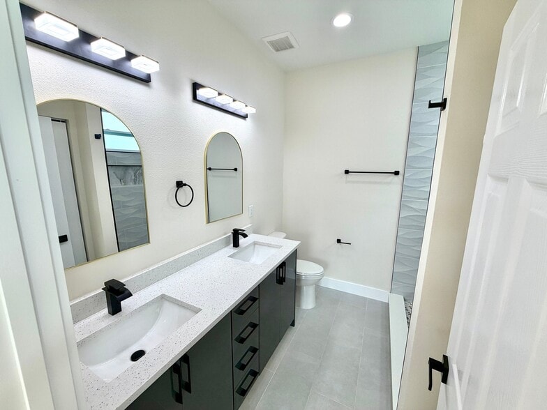 Building Photo - 3614 Temple St