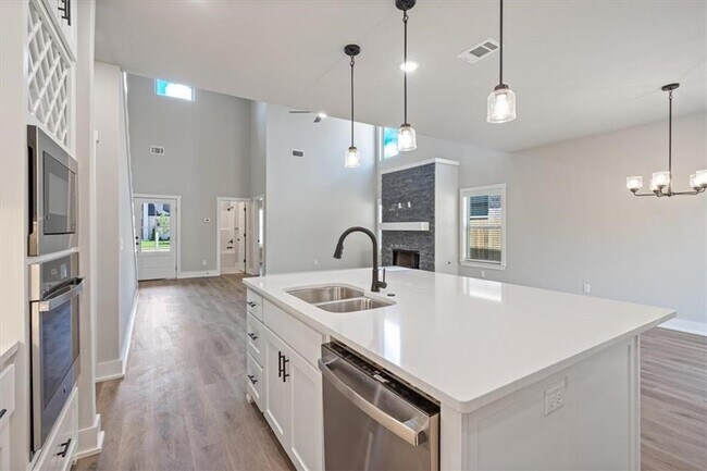 Building Photo - 7002 SW Basswood Ave