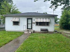 Building Photo - FOR RENT - 2 Bed, 1 Bath on Rose Ave