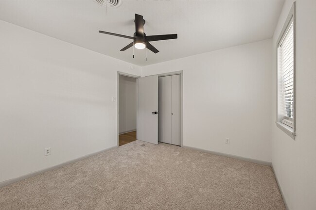 Building Photo - 1705 Eldon St
