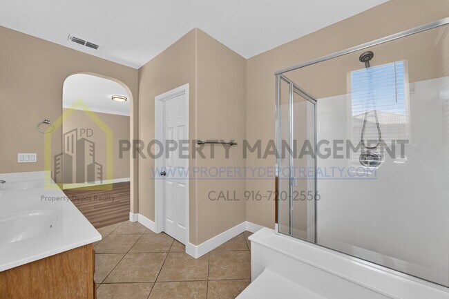 Building Photo - Spacious 3-Bed, 2-Bath Retreat on Charm Way