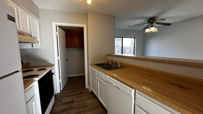 Building Photo - 4605 Grandview Ct