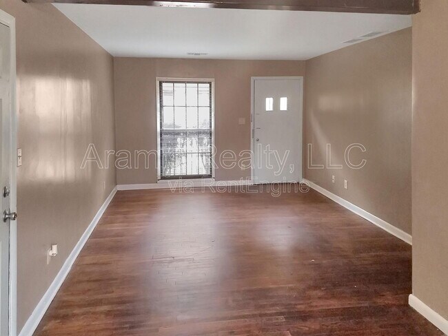 Building Photo - 2642 Santa Monica Dr NW