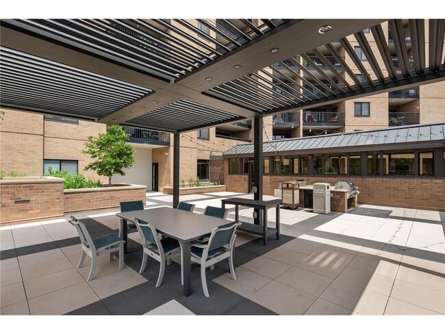 Building Photo - 20 NE 2nd St