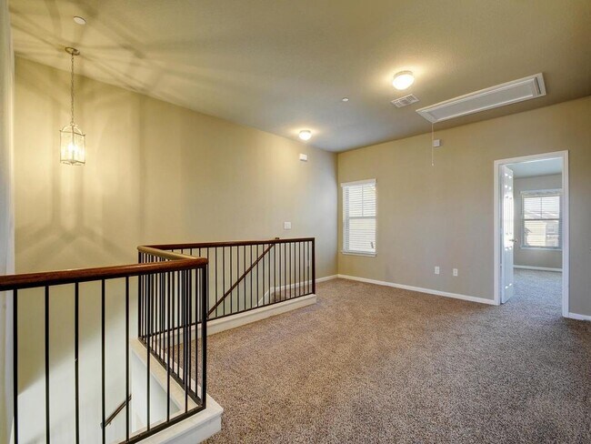 Building Photo - 1620 Bryant Dr