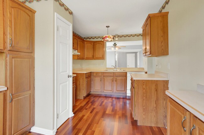 Building Photo - $1,750 Derry Twp School townhome for rent