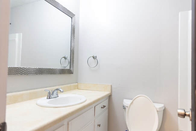 Full bath - 2558 Crestleigh Mnr