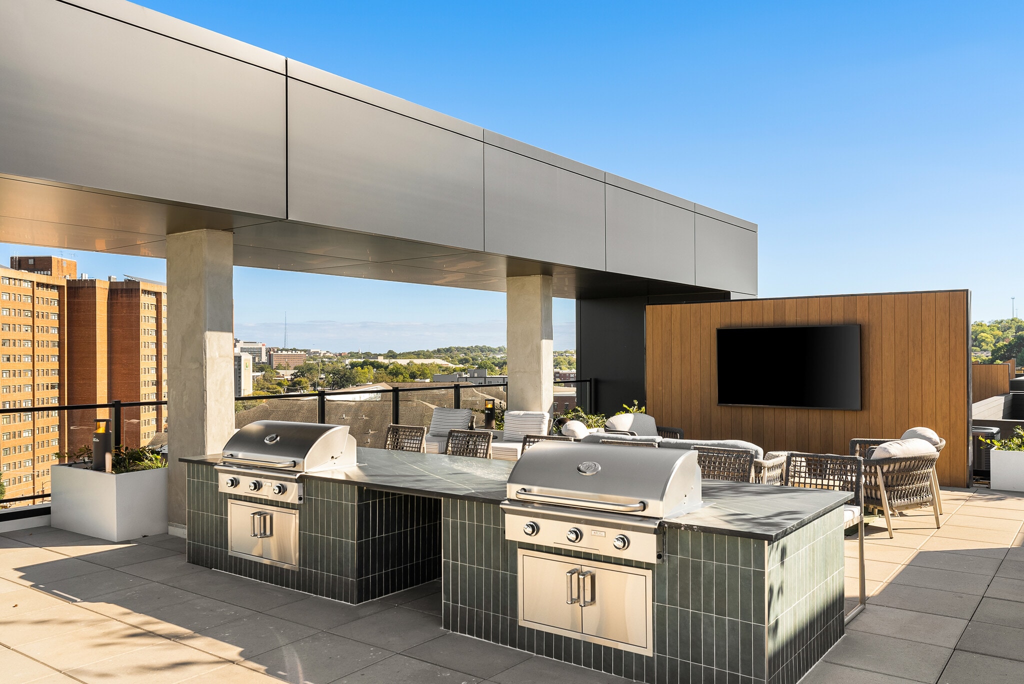 Building Photo - 321 31st Ave N