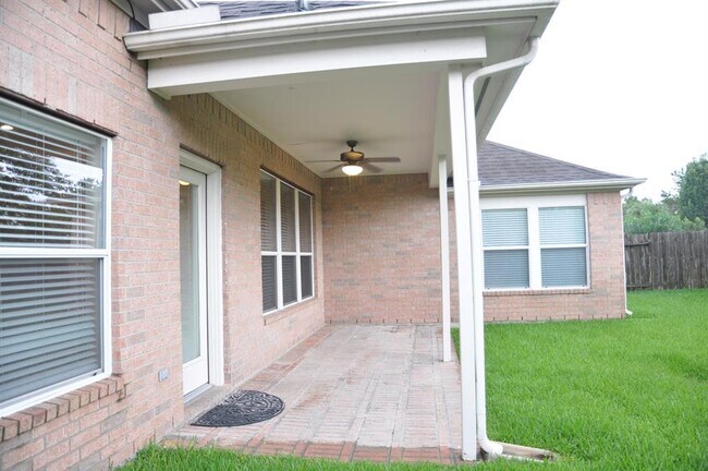Building Photo - 26639 Summerbend Hollow Ln