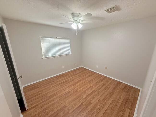 Building Photo - 13414 Wells River Dr