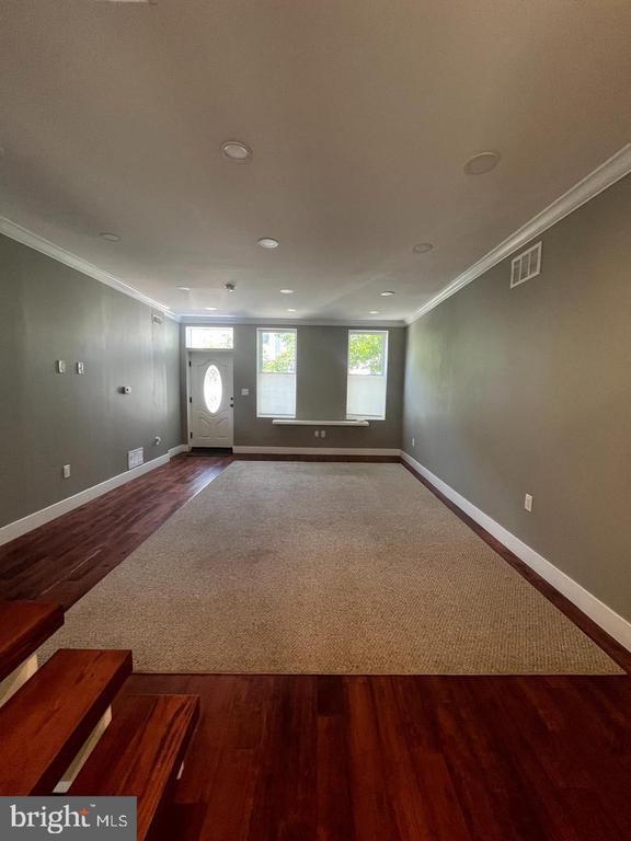 Building Photo - 2244 St Albans St