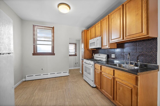 Building Photo - ??? Newly Updated 3 bedroom 1 bath Home LO...