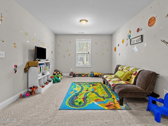 Building Photo - 615 Overland Ct