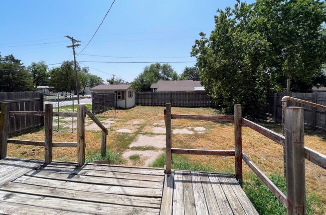 Building Photo - 2-Bedroom Bungalow