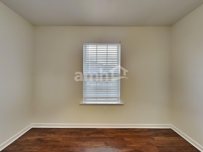 Building Photo - 200 Kingscreek Dr