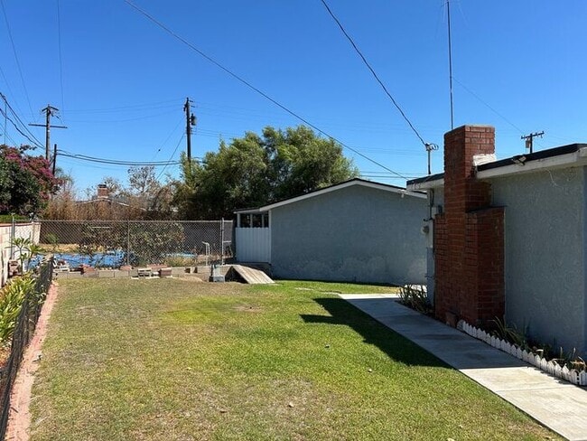 Building Photo - GREAT 3BD HOUSE WITH INCREDIBLE OUTDOOR SP...