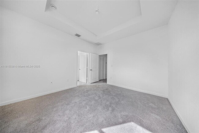 Building Photo - 2751 SE 25th Ave