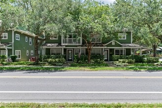 Building Photo - 833 N Fern Creek Ave