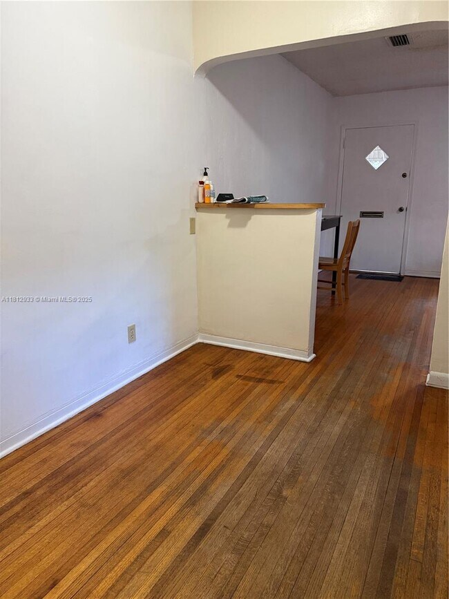 Building Photo - 230 Hibiscus Dr