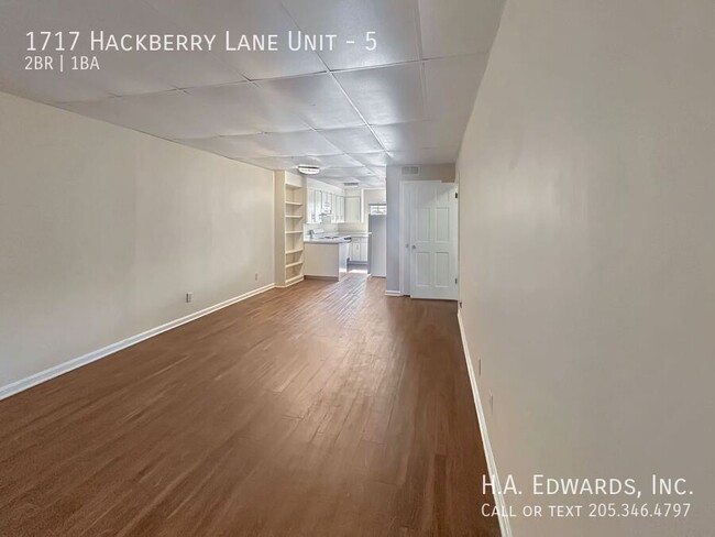 Building Photo - 1717 Hackberry Ln