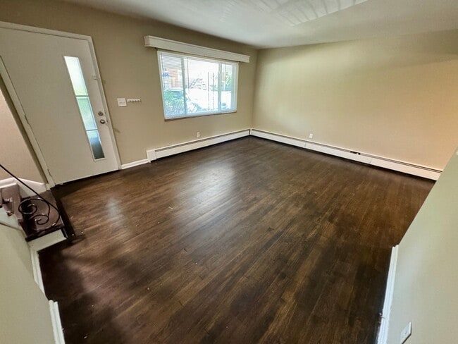 Building Photo - 3 Bedroom ~ Clintonville