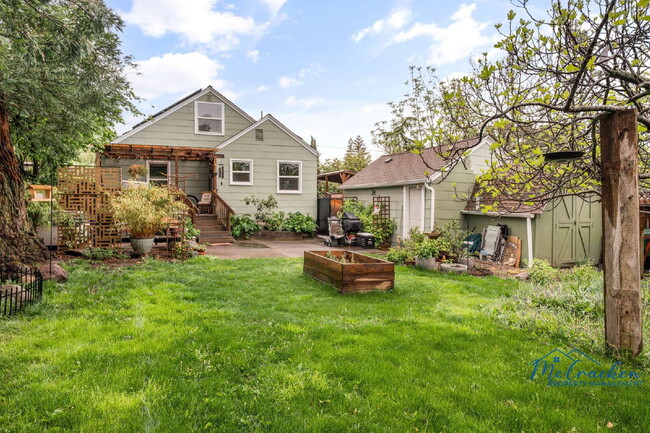 Building Photo - Serene, Artistic Retreat in the Heart of A...