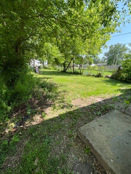 Building Photo - 902 Vincent Ct
