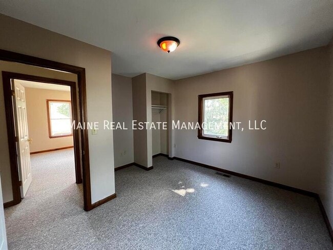Building Photo - 40 Dillingham St