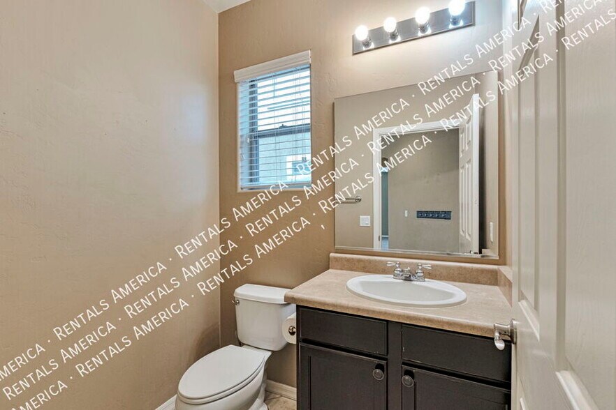 Building Photo - 445 W Corte Planga