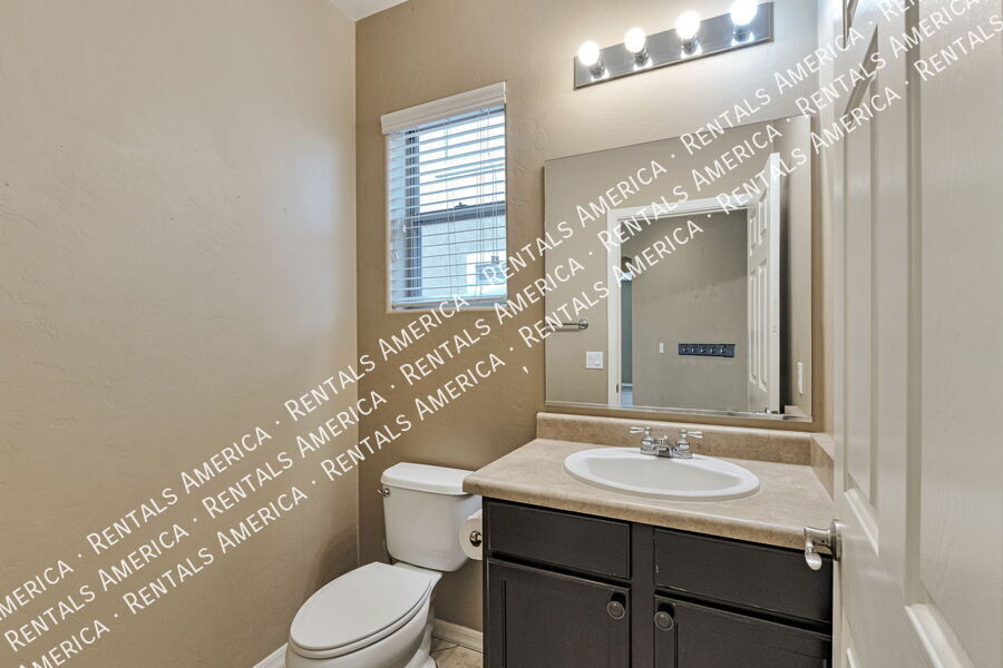 Building Photo - 445 W Corte Planga