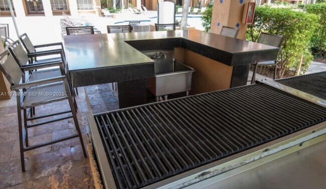 Building Photo - 19601 E Country Club Dr