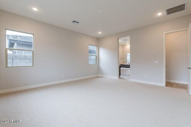 Building Photo - 21390 W Meadowbrook Ave