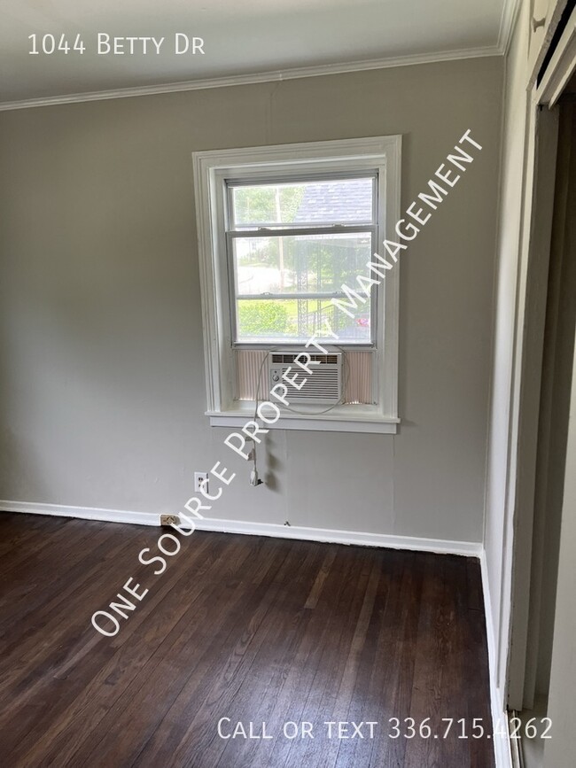 Building Photo - 1044 Betty Dr