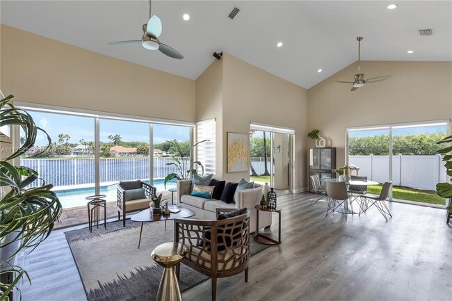 Building Photo - 1127 Laguna Springs Dr