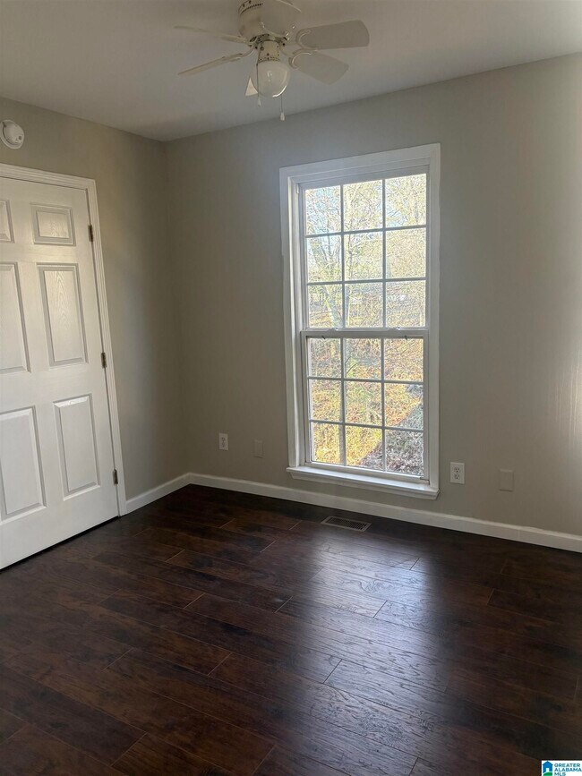 Building Photo - 8227 Country Cir