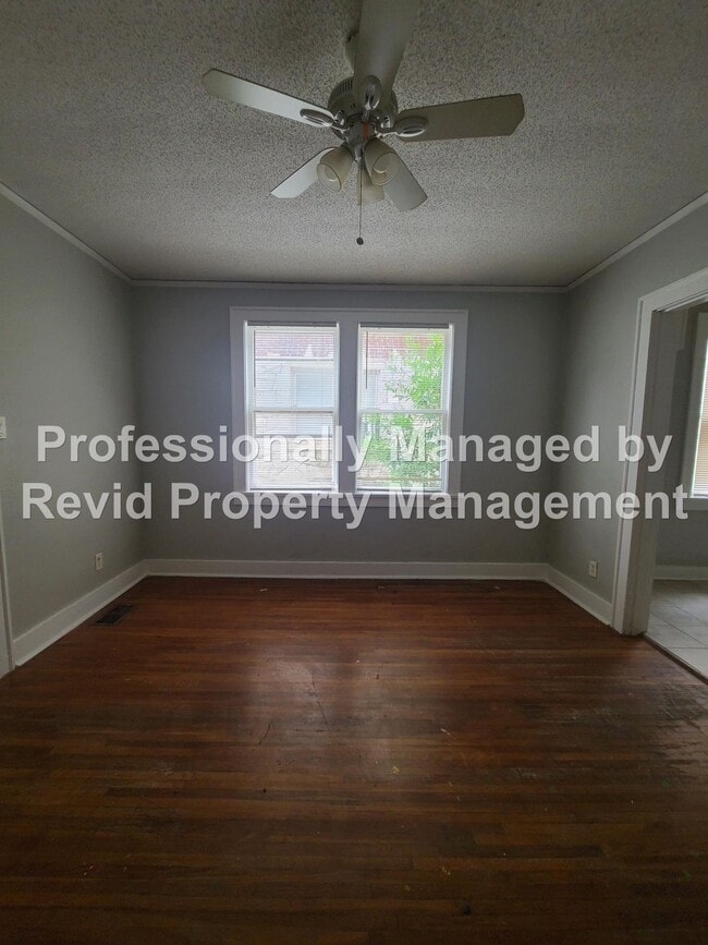 Building Photo - Great 2 Bedroom with large balcony!