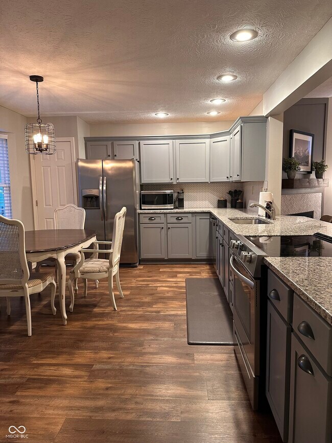 Building Photo - 9209 N Park Ave